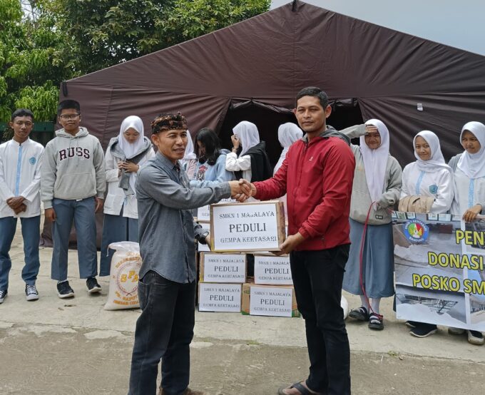 SMKN 1 Majalaya Salurkan Donasi untuk Korban Gempa Bumi di Kertasari