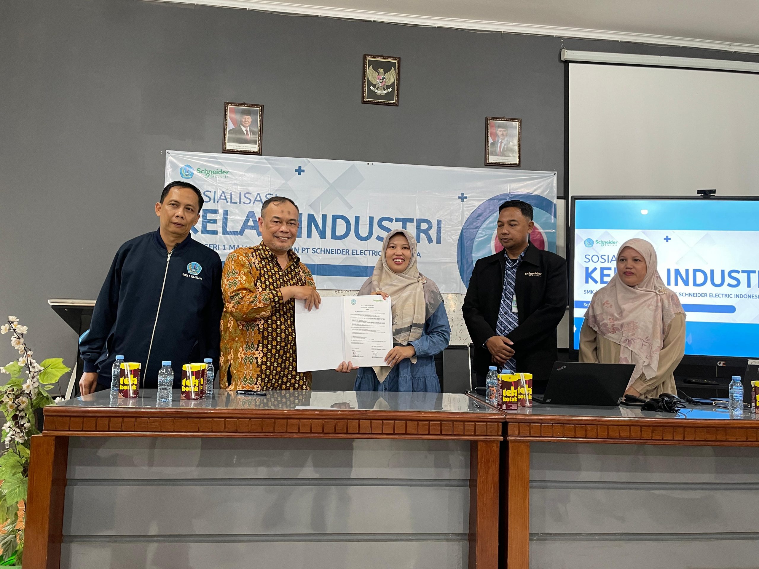 mou bersama pt schneider indonesia