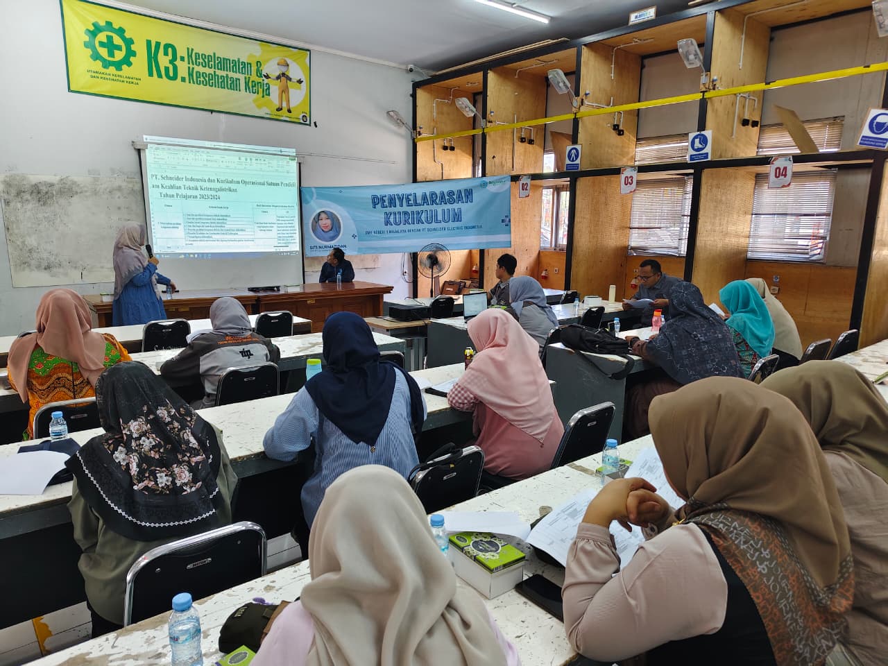 penyelarasan kurikulum industri bersama pt schneider indonesia 1
