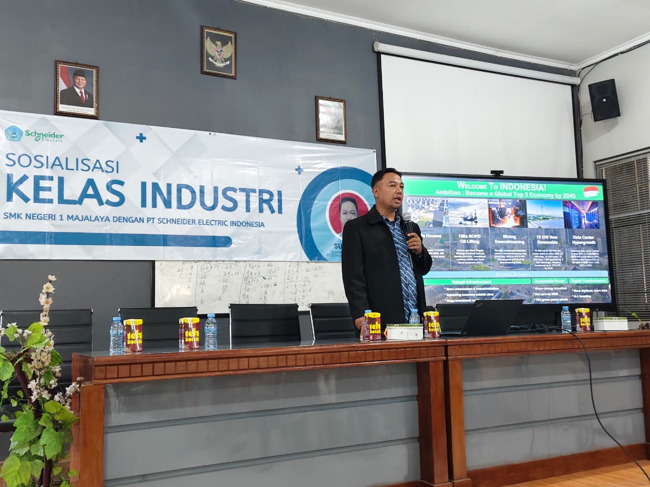 sosialisasi kelas industri pt schneider indonesia